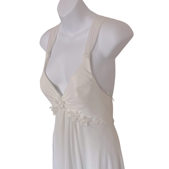 David’s Bridal Soft White Hi-Low Wedding Dress Size 4 - Picture 3 of 11